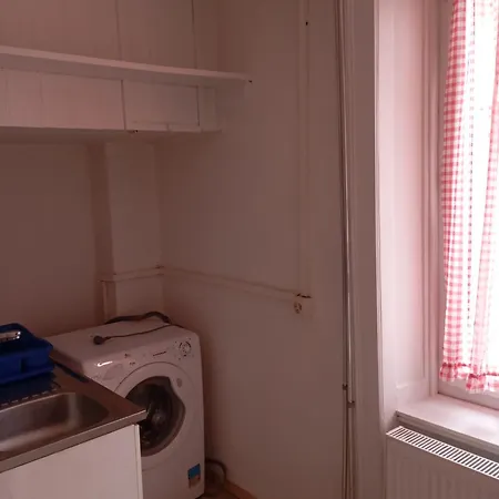 1 Δωμάτια σε οικογενειακή κατοικία